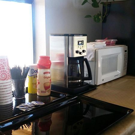 Westworld Country Inn Hubbard Екстер'єр фото