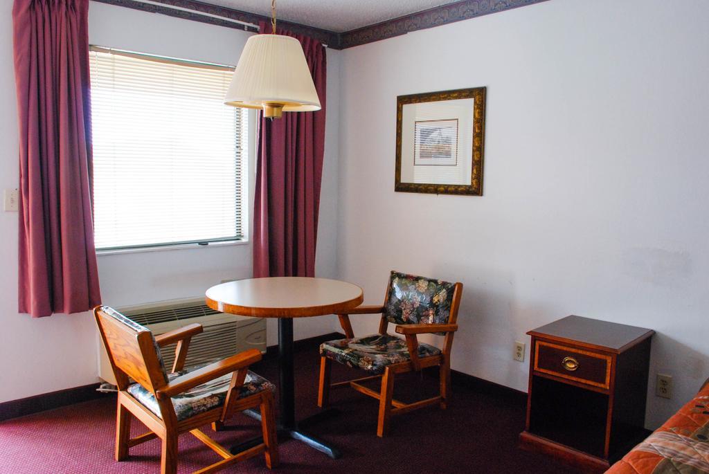 Westworld Country Inn Hubbard Номер фото