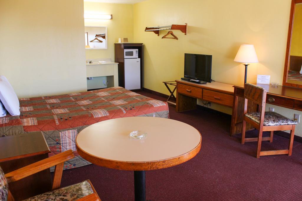 Westworld Country Inn Hubbard Екстер'єр фото