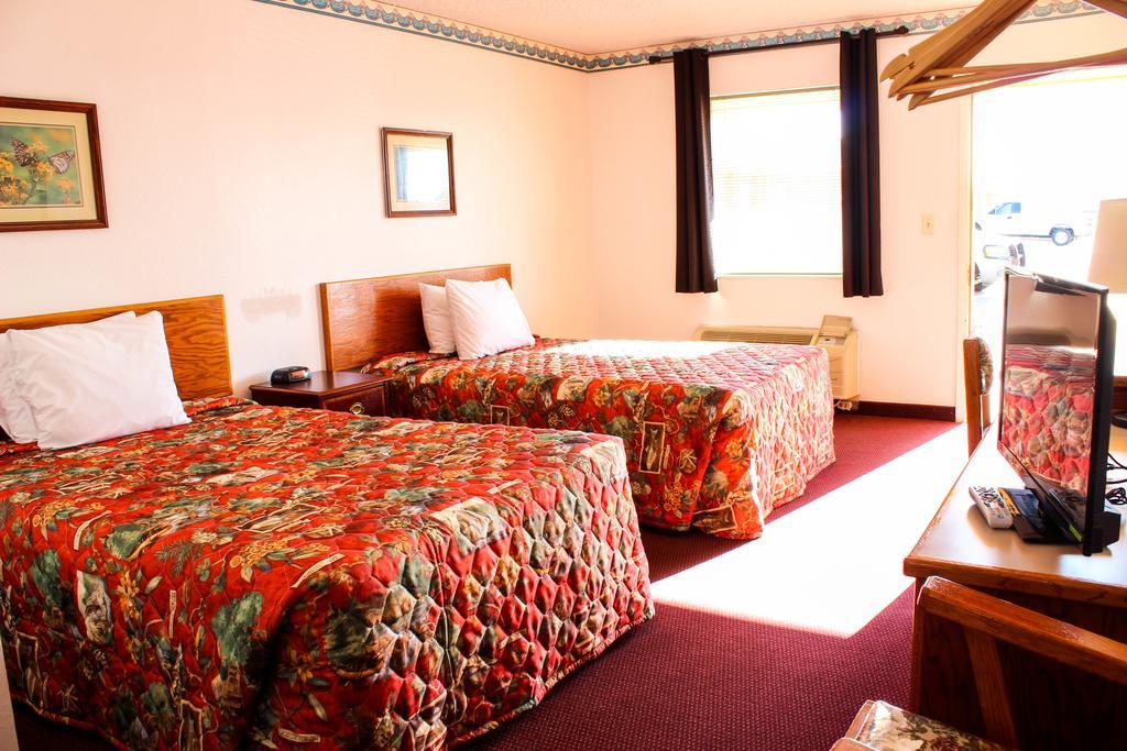 Westworld Country Inn Hubbard Екстер'єр фото
