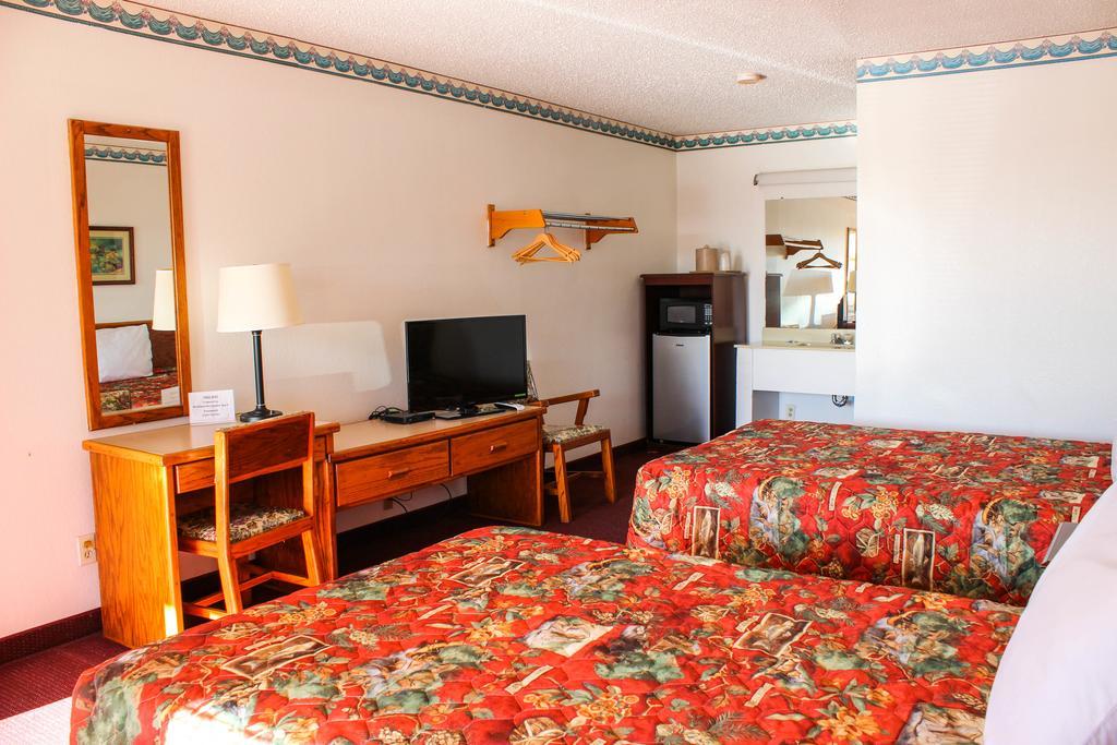 Westworld Country Inn Hubbard Екстер'єр фото