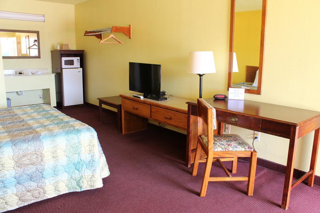 Westworld Country Inn Hubbard Екстер'єр фото