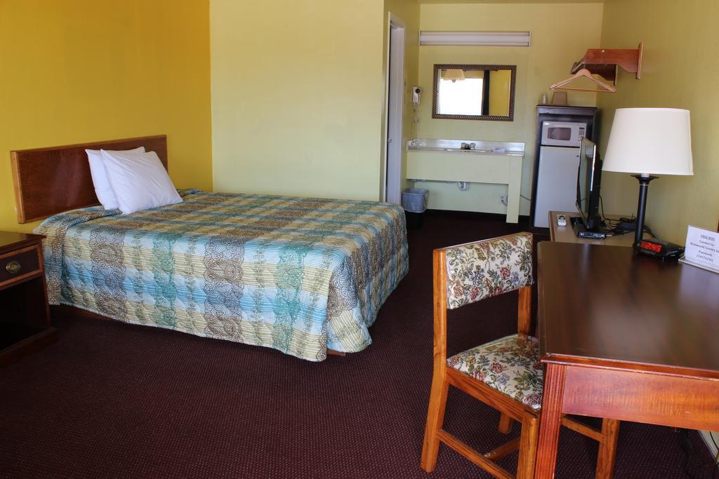 Westworld Country Inn Hubbard Екстер'єр фото