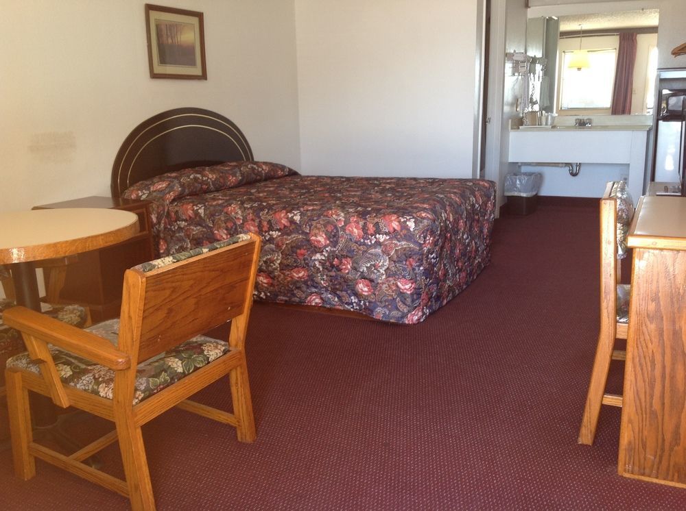 Westworld Country Inn Hubbard Екстер'єр фото
