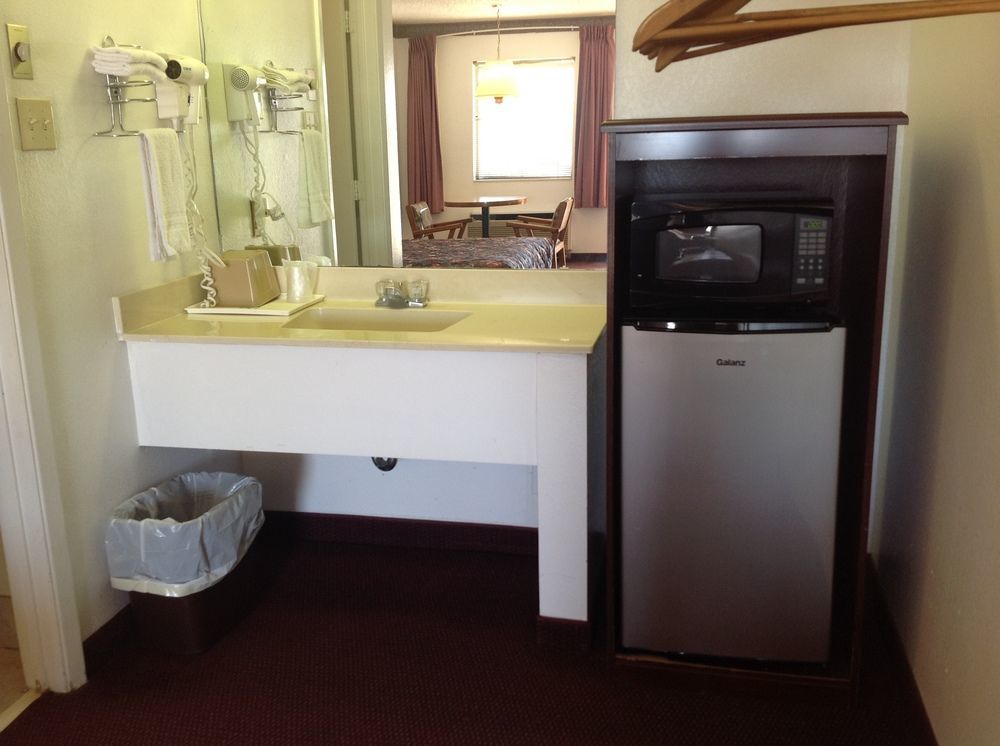 Westworld Country Inn Hubbard Екстер'єр фото